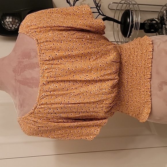 Hippie Rose Size S Boho Peasant Top, NWT!  Golden Mustard Color w/ floral print. - Picture 4 of 9